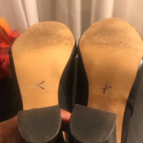 🍁✨EUC Express Black tassel &peep toe booties 🍁✨ - Picture 5 of 5